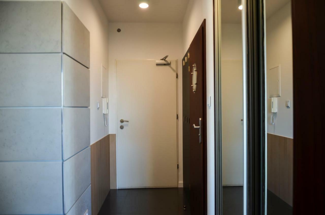Aleja Wyscigowa 4C By Homeprime Warsaw Ngoại thất bức ảnh